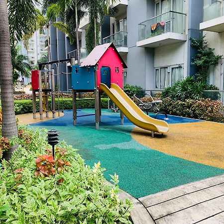 One Palm Tree Villas Condominium - Studio 10O With Balcony - Across Terminal 3 Airport Manila Luaran gambar